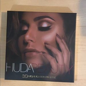 Huda Beauty 3D Highlighter Palette